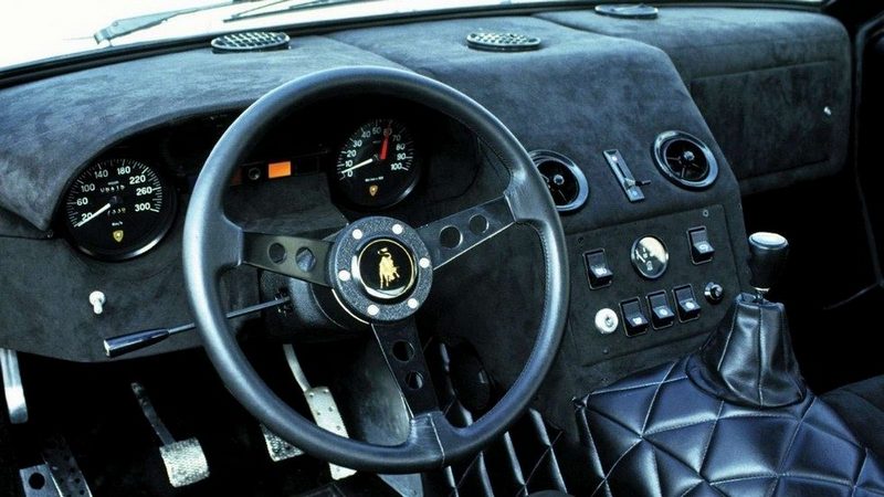 Быки под озверином: заряженные Lamborghini Боба Уоллеса