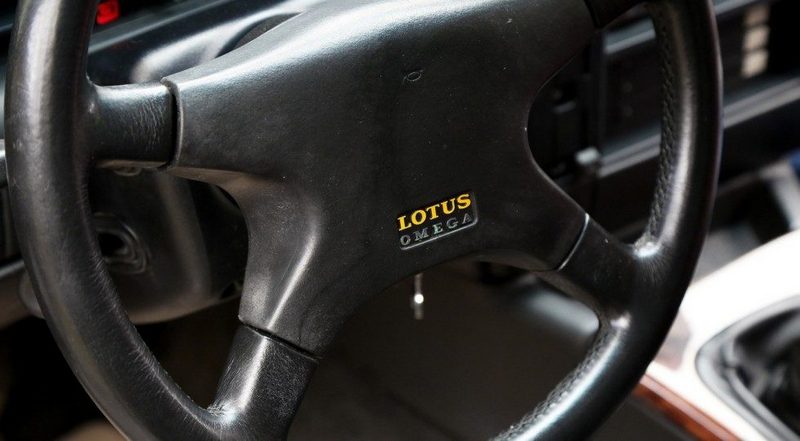 Opel, который обогнал Ferrari: опыт эксплуатации суперкара Lotus Omega