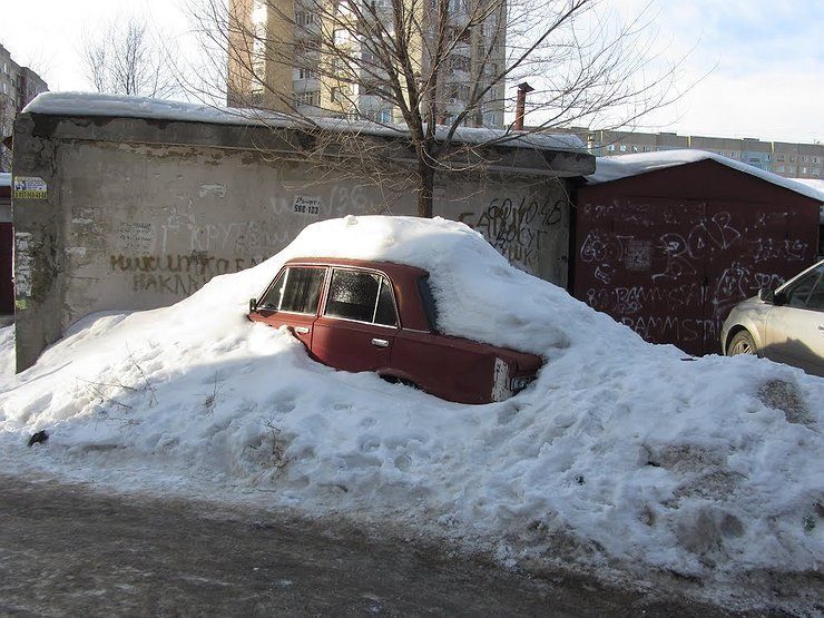 Чем опасна длительная стоянка машины зимой