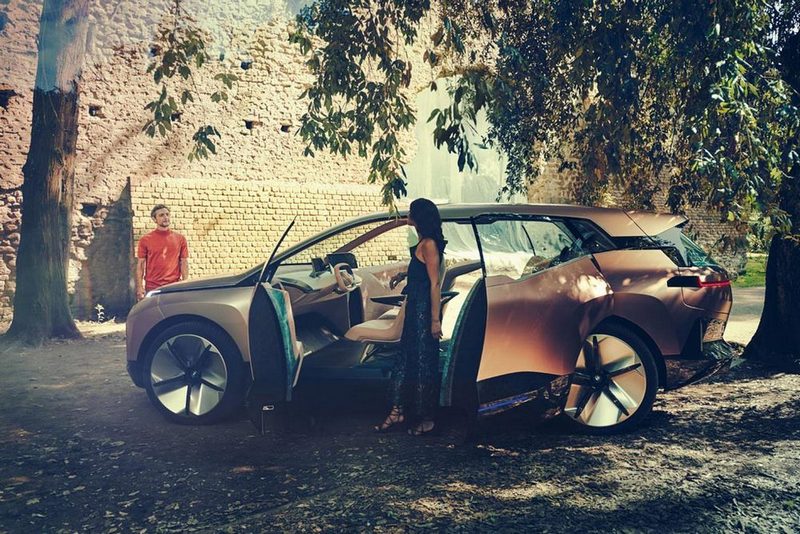 BMW Vision iNEXT: баварцы обрисовали недалекое будущее