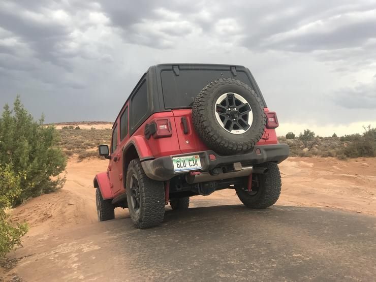 Jeep Wrangler vs Jeep Grand Cherokee: не сгинуть, не пропасть
