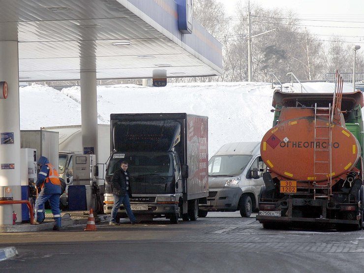 Почему цены на бензин пробили 40-рублевый порог