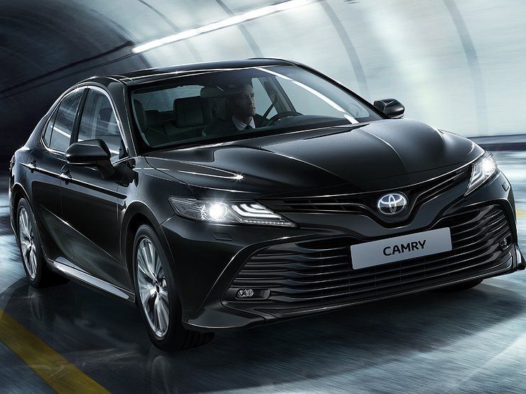 Почему новая и сильно подорожавшая Toyota Camry приедет к нам еще не скоро