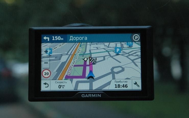 Пять причин использовать в авто навигатор, а не смартфон с онлайн картой