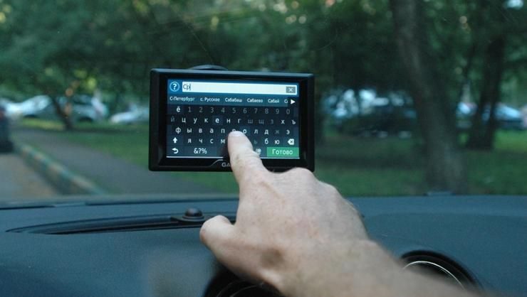 Пять причин использовать в авто навигатор, а не смартфон с онлайн картой