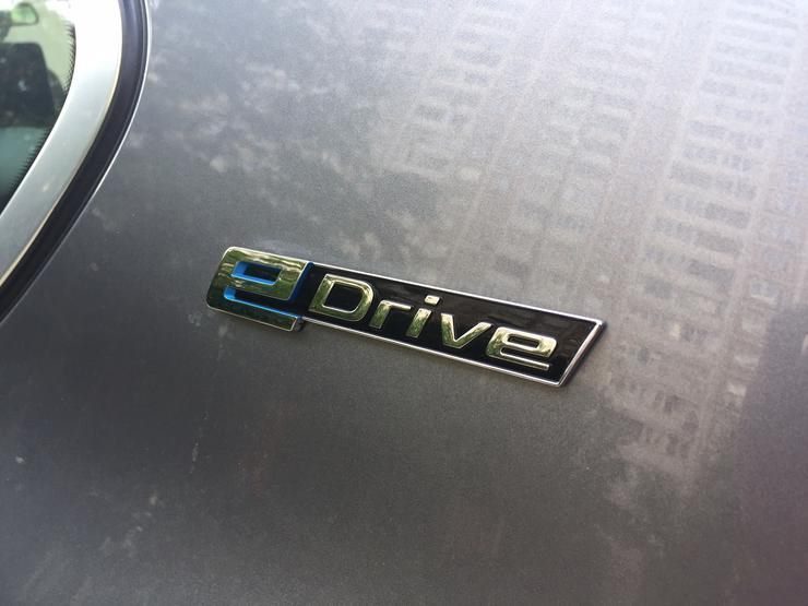 Тест-драйв кроссовера BMW X5 xDrive40e: премиальный троллейбус