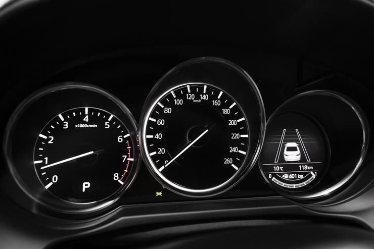 Тест-драйв обновленной Mazda6: обнимет, согреет, оглушит