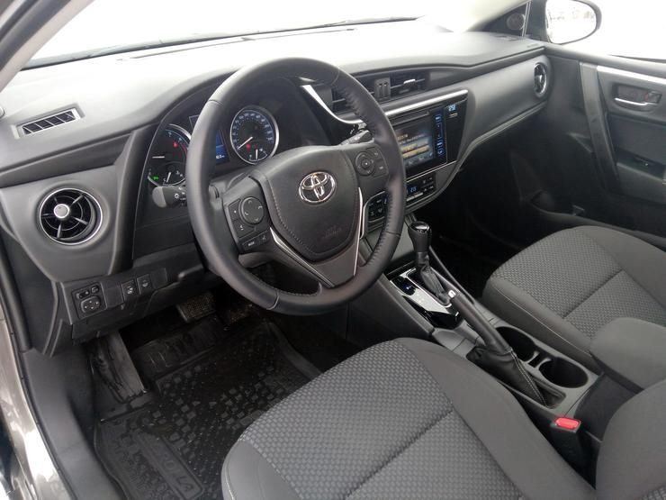 Тест-драйв обновленной Toyota Corolla: честно, надежно, дорого