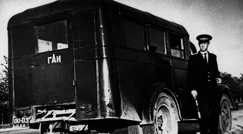 Выходить по одному: грузовики, внедорожники и микроавтобусы советской милиции