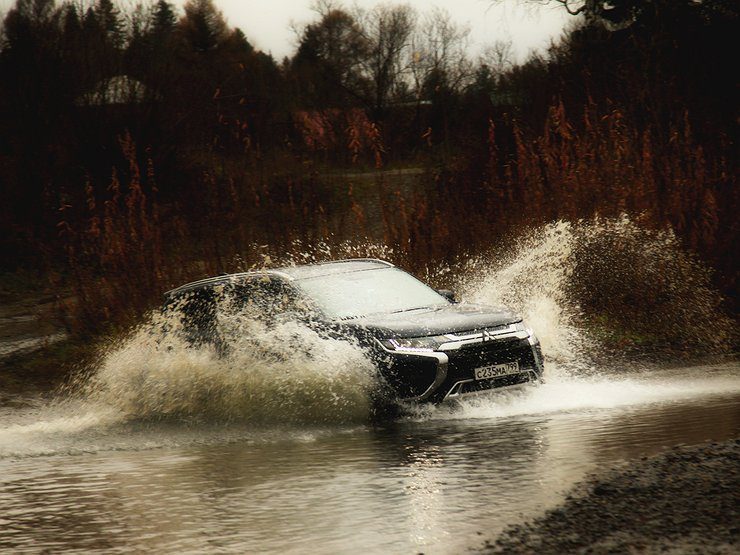 Стрит-флеш: тест-драйв нового Mitsubishi Outlander