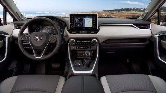 Тест-драйв пятого поколения 2019 Toyota RAV4: первые впечатления