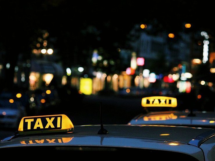 Эксперты выяснили, кто больше всего тратит денег на такси