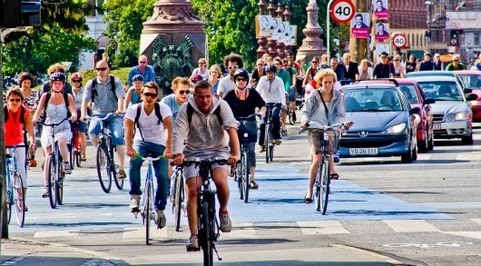 Правительство дало велосипедистам больше преимуществ, но в специальных местах