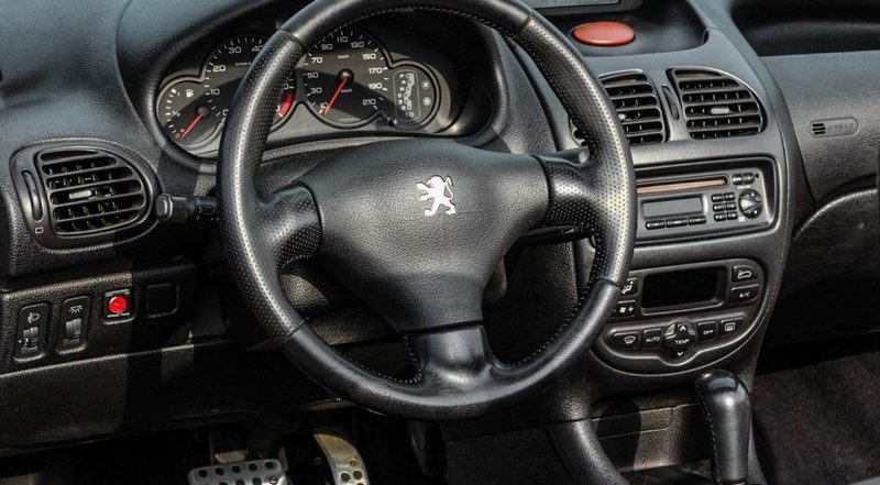 Крошечный, но семейный: опыт владения Peugeot 206 СС
