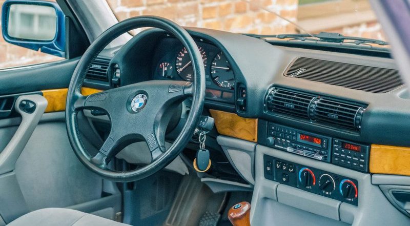 Скромная внешне, богатая внутри: опыт владения BMW 7 Series E32