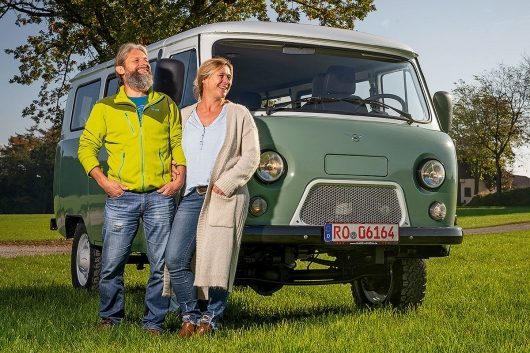 На «Буханке» по Германии: немецкий обзор юбилейного УАЗ 452