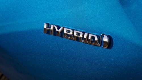 Обновленный Toyota Prius 4WD с левым рулем — первый тест-драйв