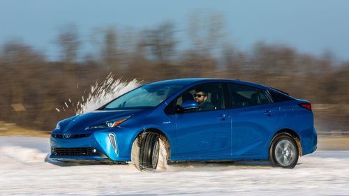 Обновленный Toyota Prius 4WD с левым рулем — первый тест-драйв