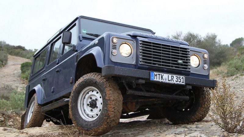 Алюминий не спасет: стоит ли покупать Land Rover Defender за 1,5 миллиона рублей