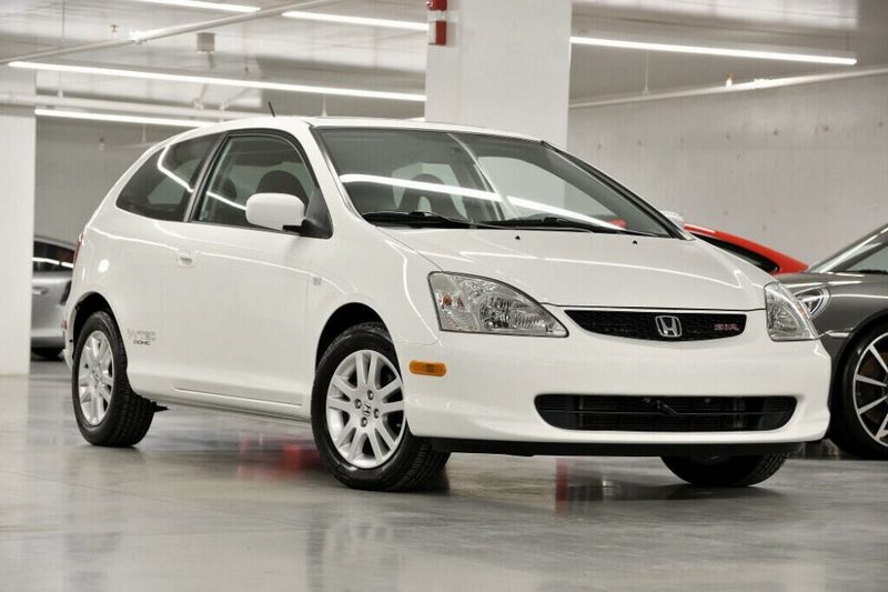 Honda Civic 2003 года продают по цене автомобиля 2020-го