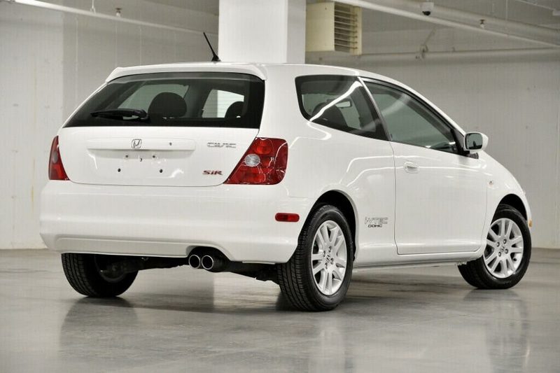 Honda Civic 2003 года продают по цене автомобиля 2020-го