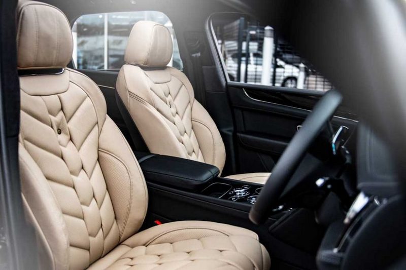 Побывавший в ателье Kanh внедорожник Bentley Bentayga продают за ₽14 млн