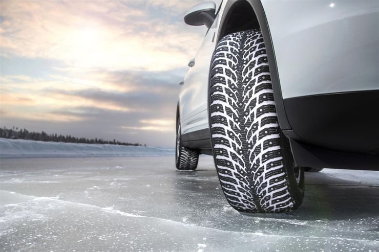 Автовладельцев запугивают дефицитом зимних шин: правда или фейк?