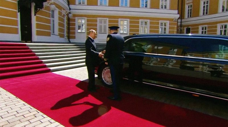 Новый лимузин Путина сравнили со «Зверем» Трампа‍