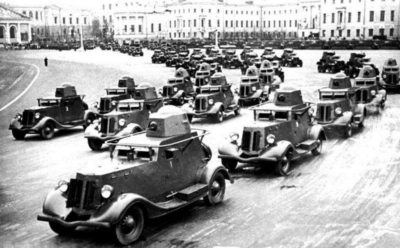 Бронированные, гусеничные и даже десантные: армейские легковушки СССР 30-х годов