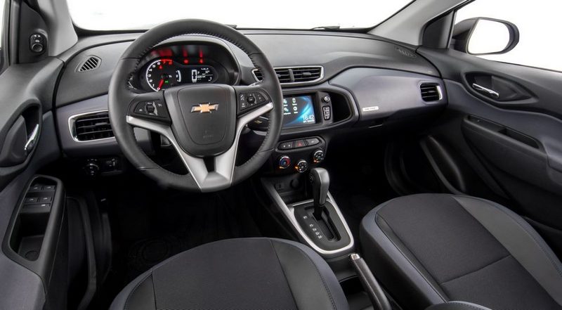 Chevrolet обновила «народные» хэтчбек Onix и седан Prisma