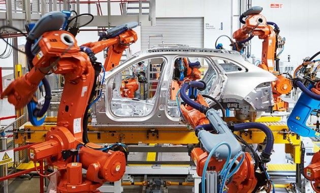 Jaguar Land Rover увольняет рабочих на заводе в Великобритании