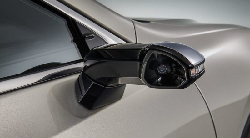 Камеры вместо зеркал: Lexus первым осмелился предложить их на серийной машине
