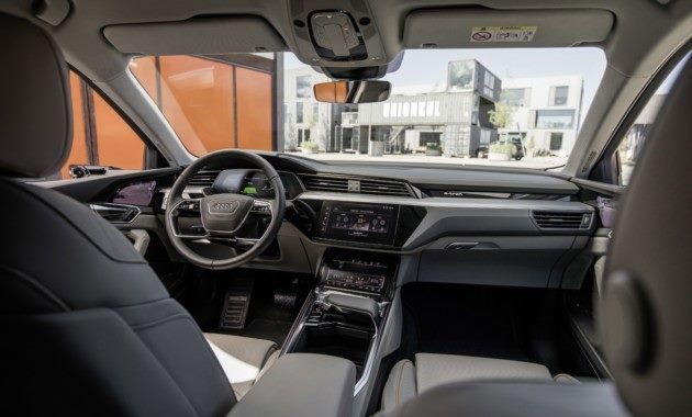 Кроссовер Audi с камерами вместо наружных зеркал: есть фото салона