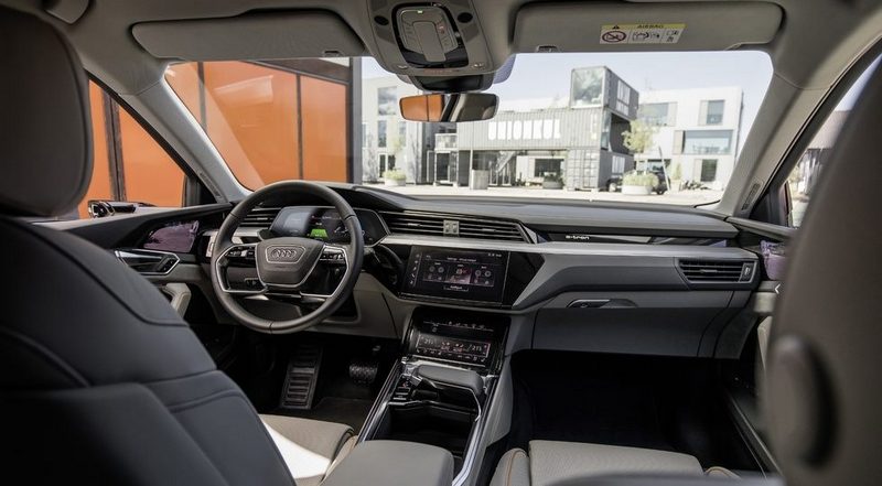 Кроссовер Audi с камерами вместо наружных зеркал: есть фото салона