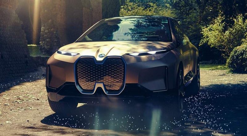 Новый кроссовер BMW с гигантскими «ноздрями» раскрыли до премьеры