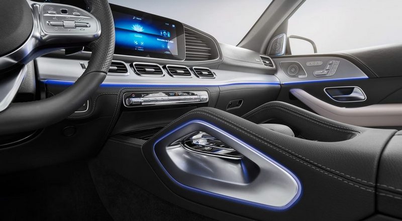Новый Mercedes-Benz GLE подрос и обзавелся гидропневматической подвеской