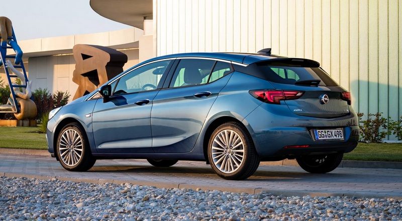 Opel начал рассекречивать обновлённую Astra
