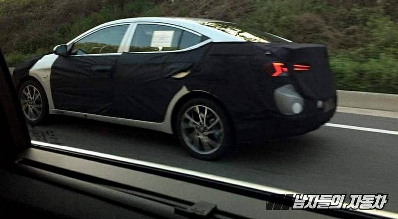 Появились фото обновлённого седана Hyundai Elantra