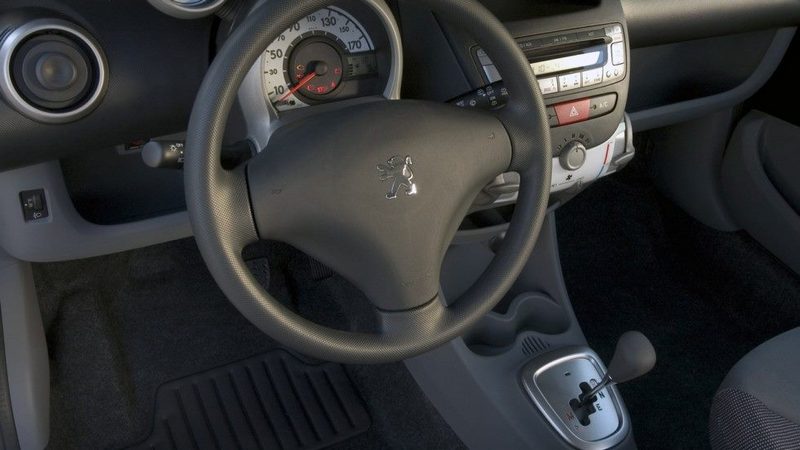 Пять причин любить и ненавидеть Peugeot 107