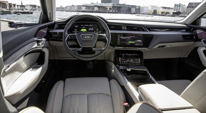 Серийный кроссовер Audi, у которого Lexus оспаривает право быть первым: новое фото