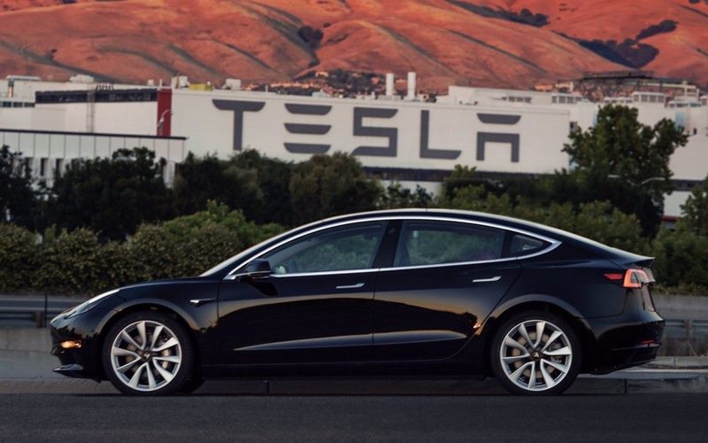 Tesla Model 3 по итогам июля «разгромила» немецких и американских конкурентов на рынке США