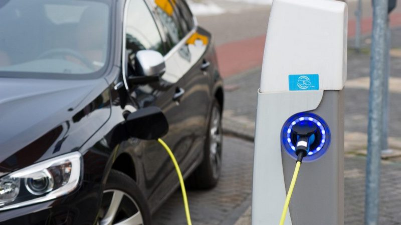 Владельцев электромобилей хотят освободить от транспортного налога на шесть лет